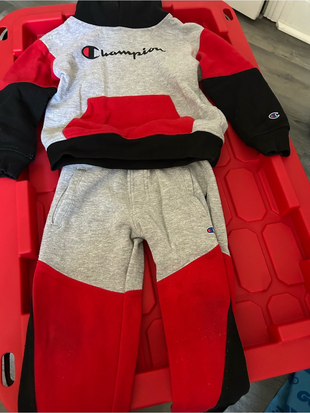 Champion Red, Gray & Black Colorblock Kids Jogger Set - Sweatpants